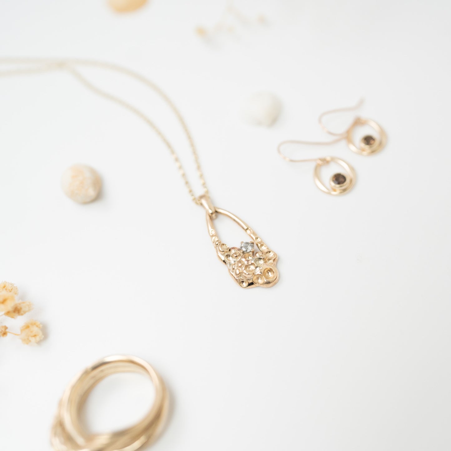 Barnacle Gold Pendant Necklace with Salt and Pepper Diamond
