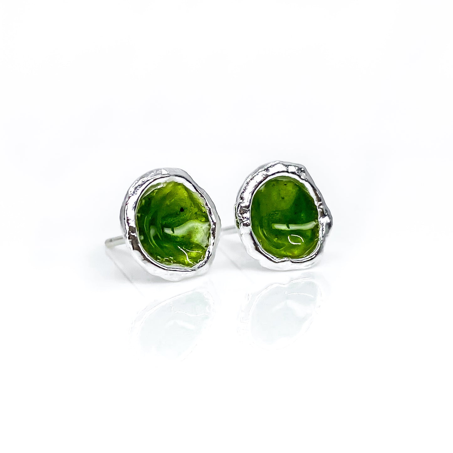 'Hidden Glen' Green Silver Droplet Stud Earrings