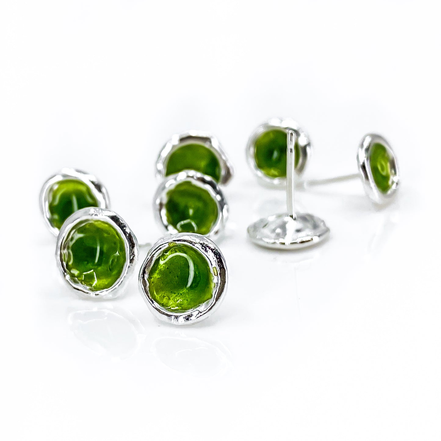 'Hidden Glen' Green Silver Droplet Stud Earrings