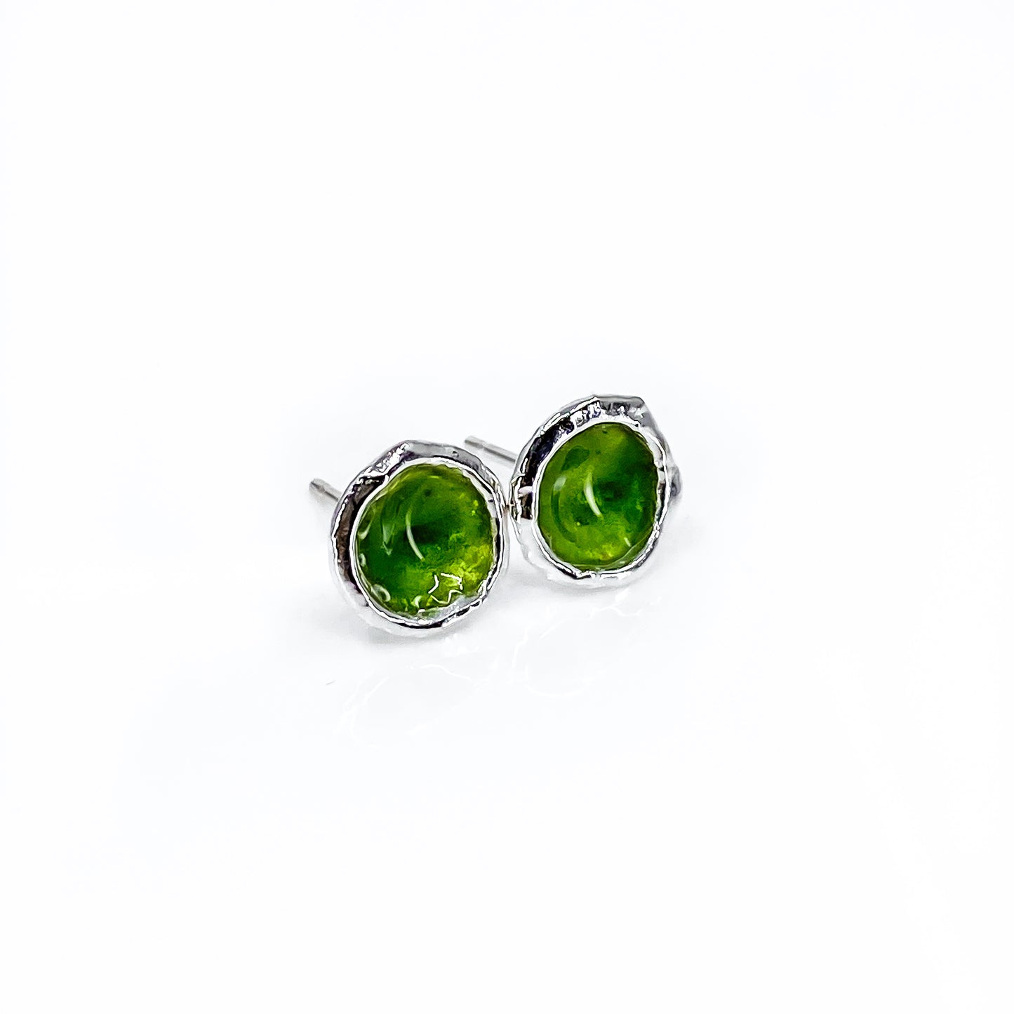 'Hidden Glen' Green Silver Droplet Stud Earrings