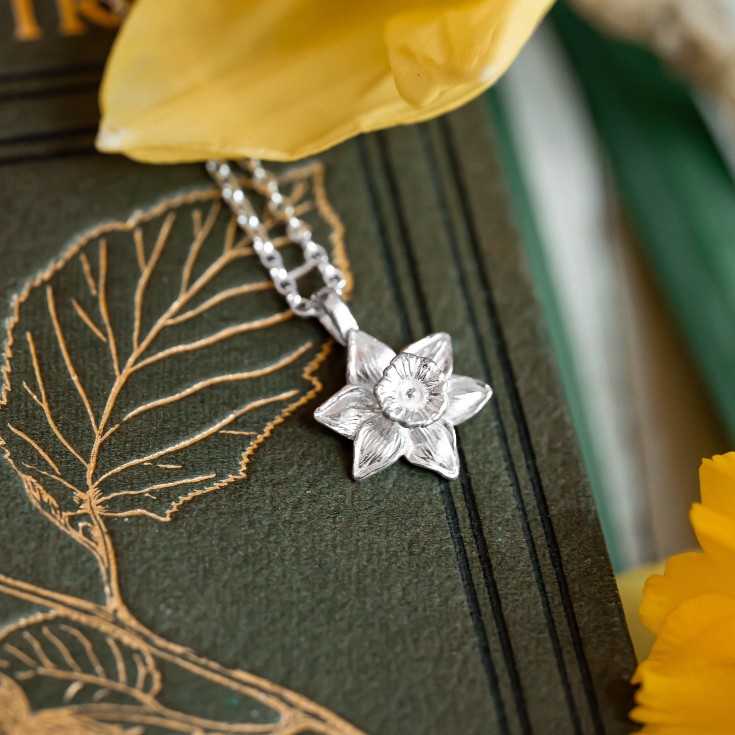 Silver Daffodil Necklace