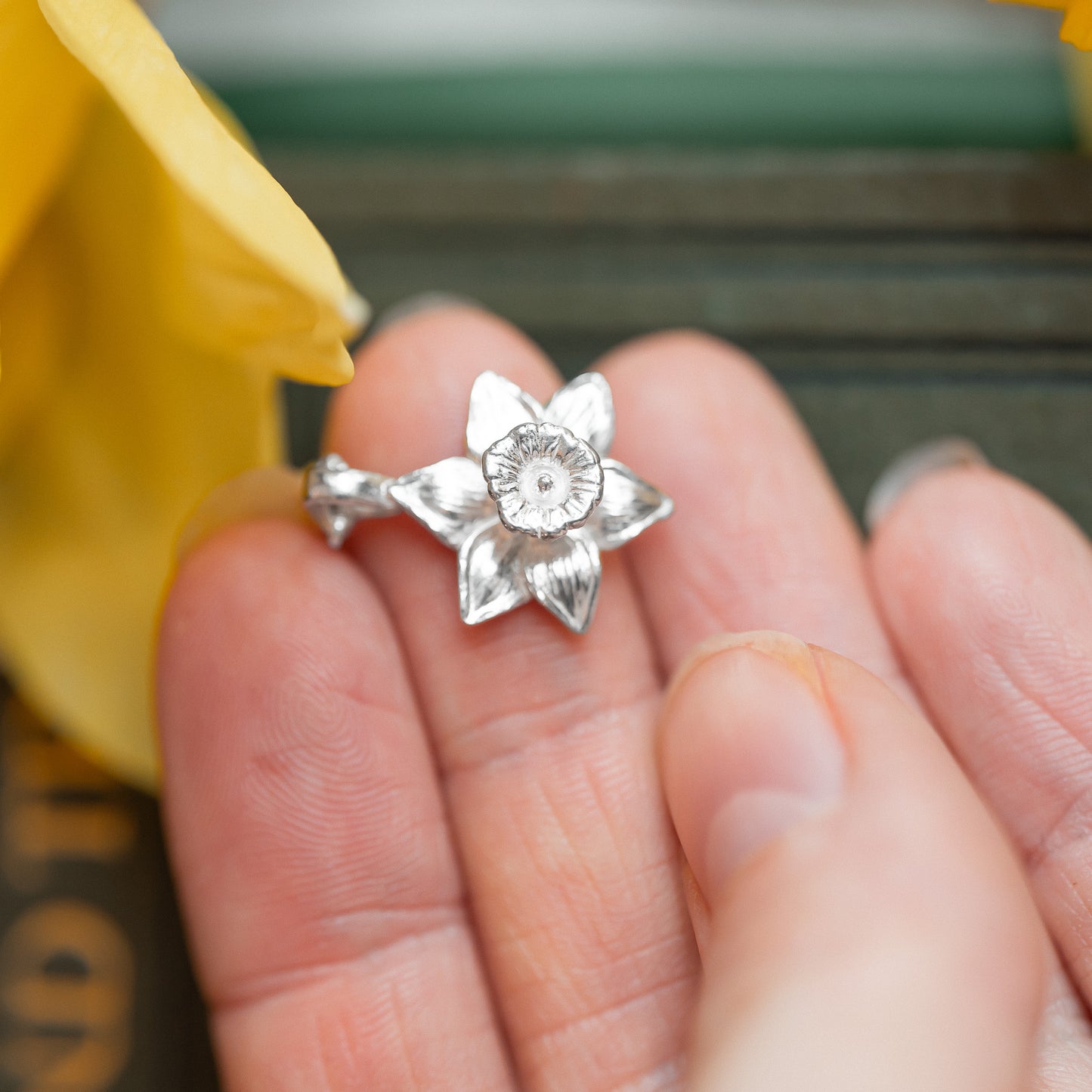Silver Daffodil Necklace