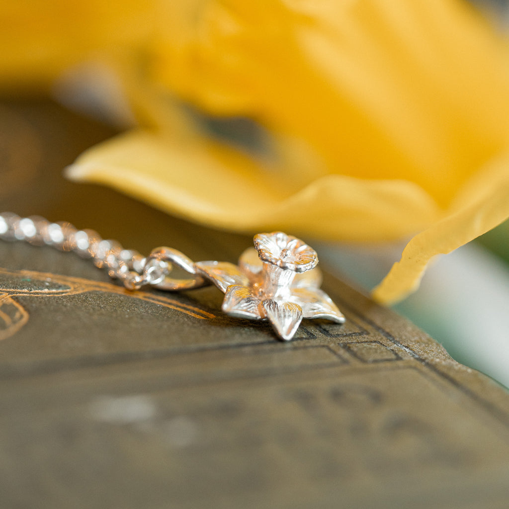 Silver Daffodil Necklace