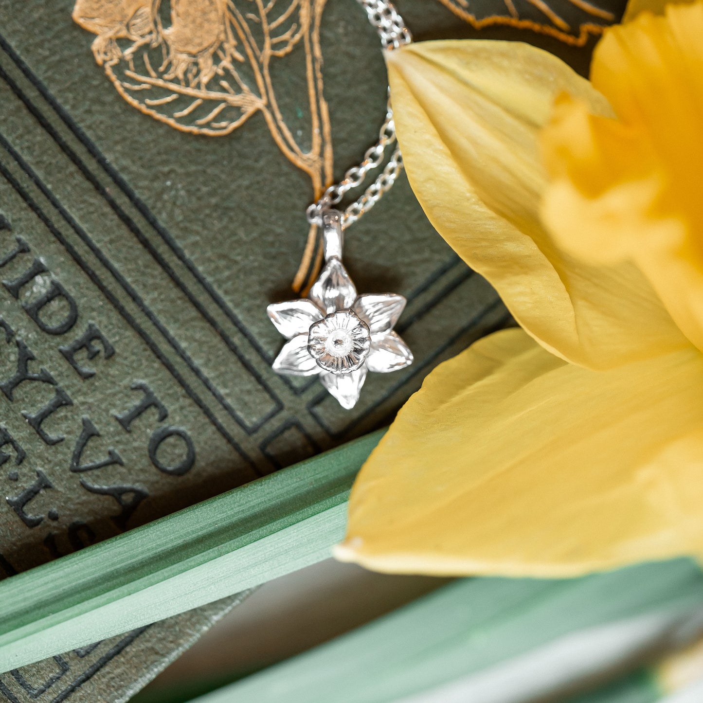 Silver Daffodil Necklace