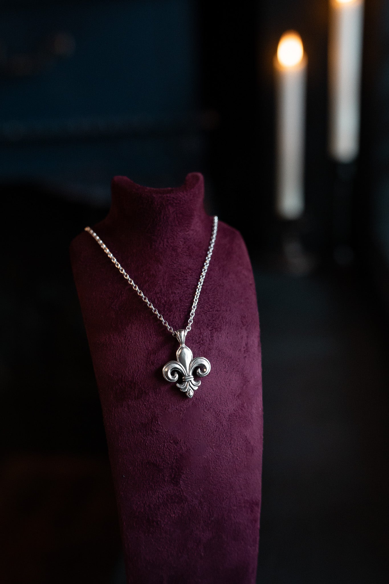 Fleur-de-lis Silver Pendant Necklace