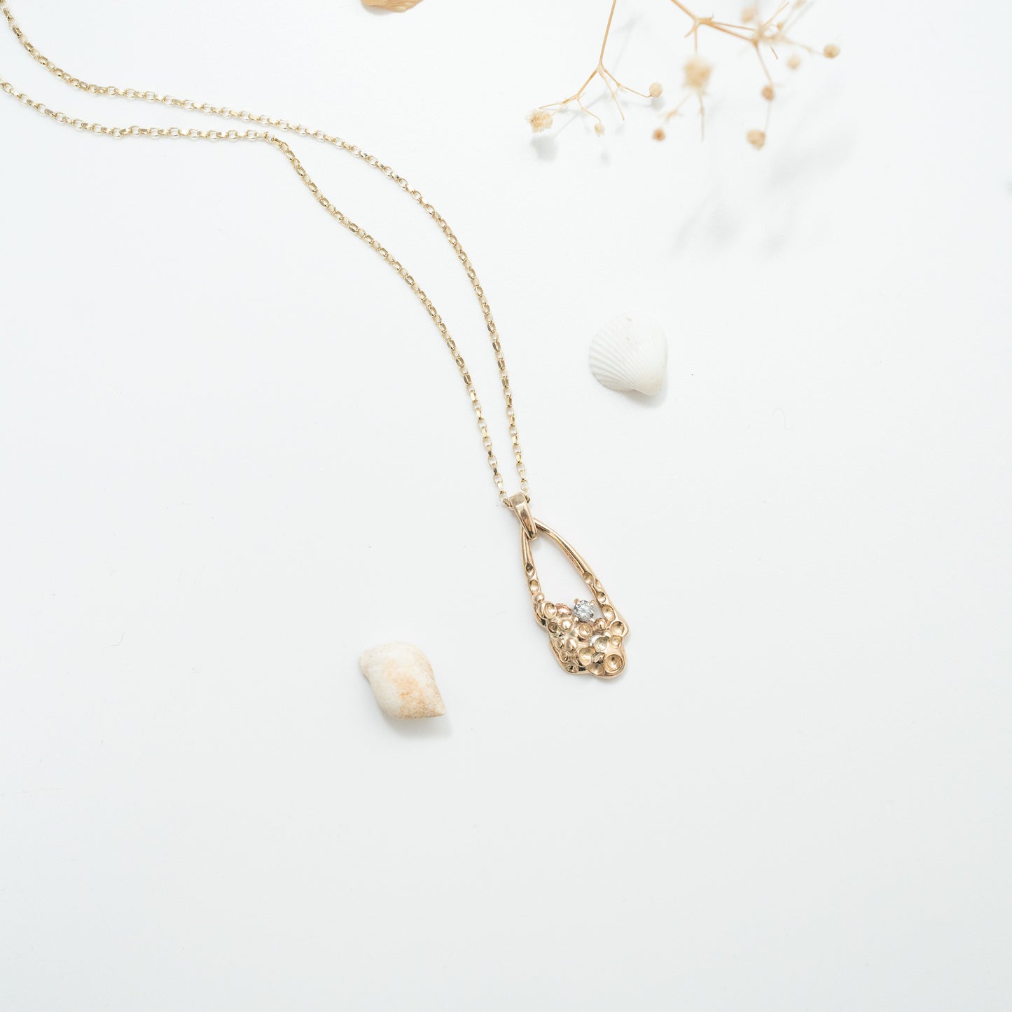 Barnacle Gold Pendant Necklace with Salt and Pepper Diamond