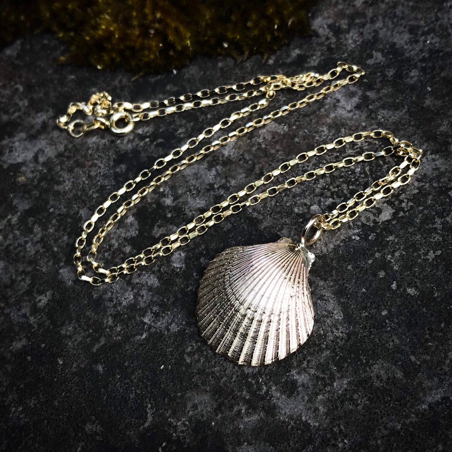 Gold 'Queenie' Scallop Shell Necklace